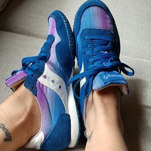 Rare Saucony blue and purple tennis shoes